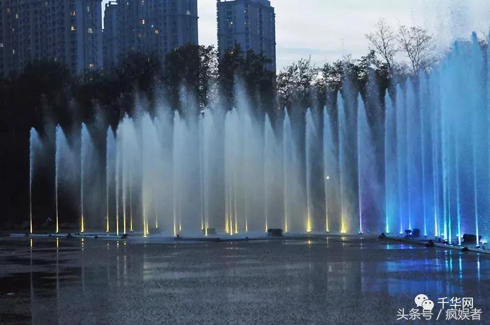 鞍山市府夏季喷泉时间,鞍山湖音乐喷泉