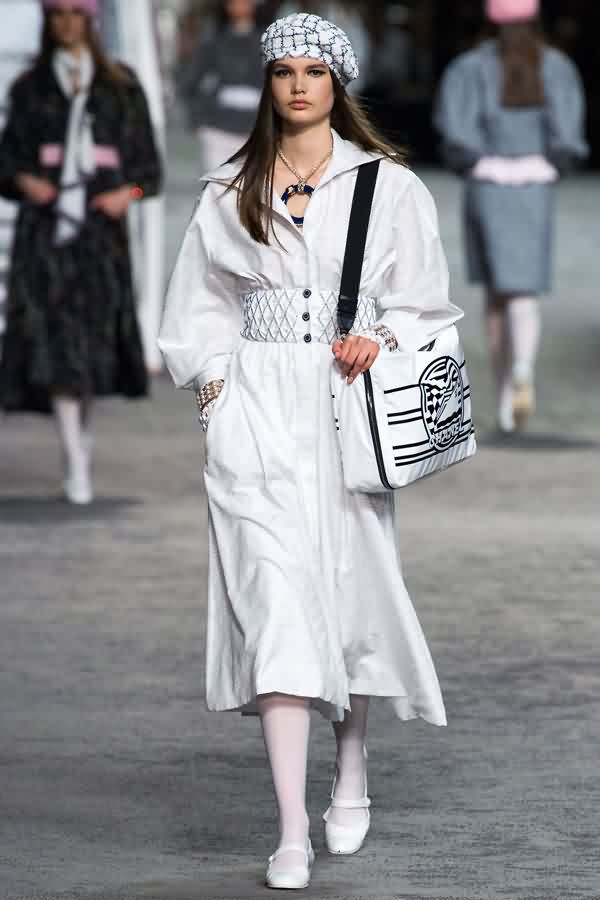 香奈儿巴黎时装秀价值多少,香奈儿巴黎皇宫大瀑布时装秀