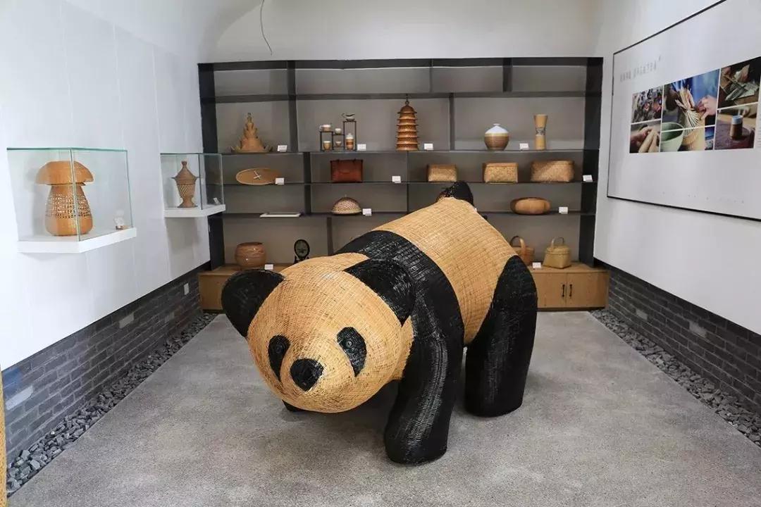 我去了成都向西50里的桃源村，朋友问我是不是去了日本？