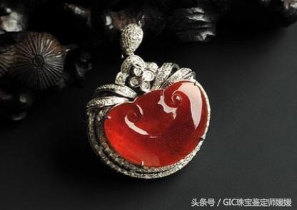 人工处理的翡翠原料怎样做成品,人工处理翡翠和纯天然翡翠区分