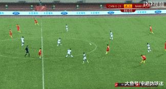 中国足球的悲哀：当红U23国脚连续停球出界，难怪进不了世界杯
