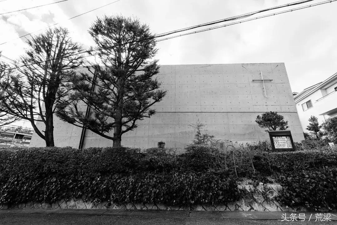 国内安藤忠雄的作品越来越多，但离“清水混凝土诗人”越来越远