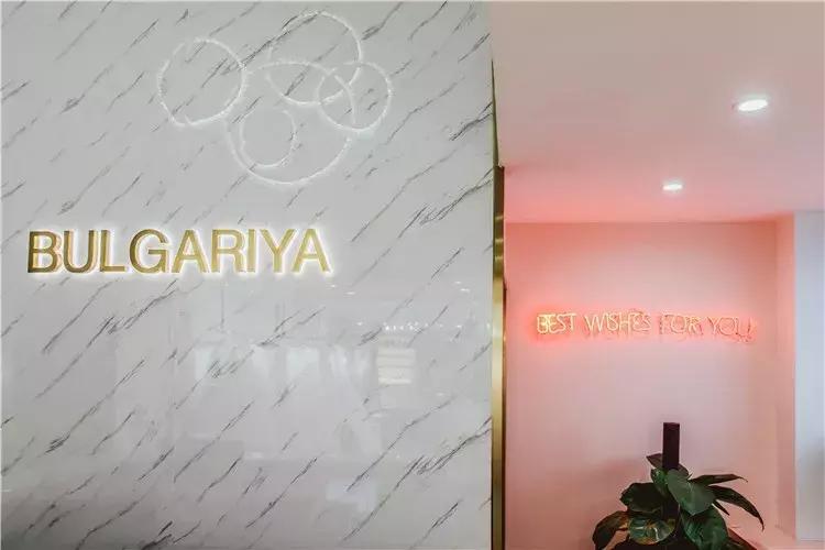 小众复古婚纱探店,法式咖啡店探店