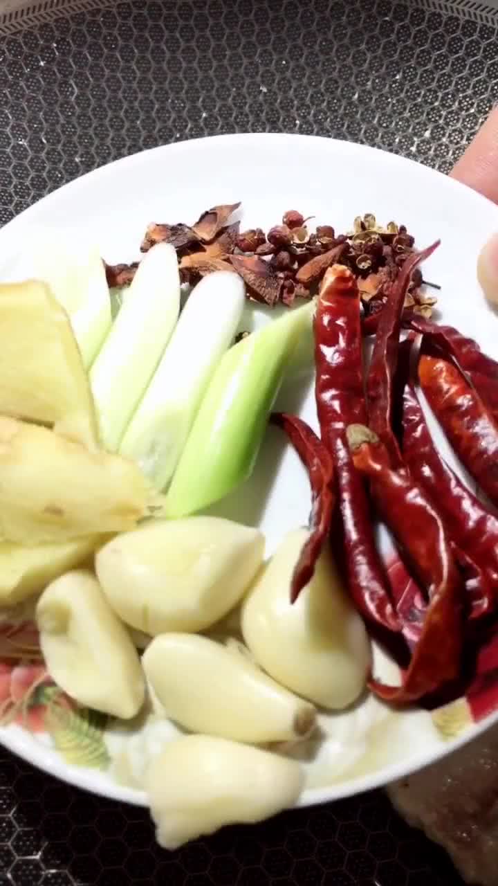 草鱼炖豆腐怎么做好吃又简单图片,草鱼炖豆腐汤正宗做法