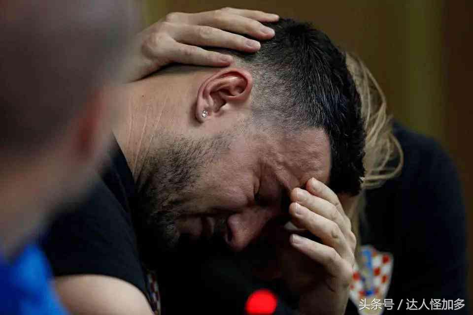 克罗地亚人脱下衣服让世人看透：哪有什么奇迹只有普通人含泪奔跑