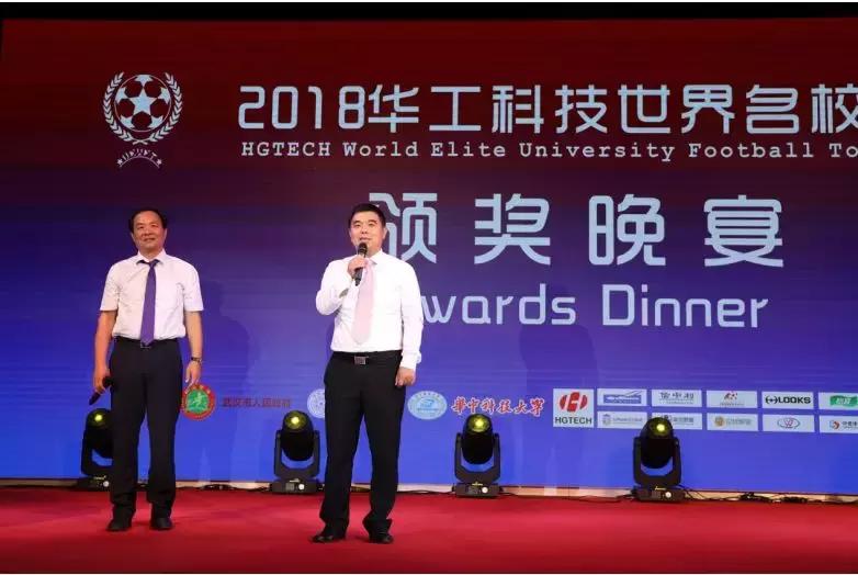 我们今晚是冠军英文歌,开幕式演唱我们是冠军现场版