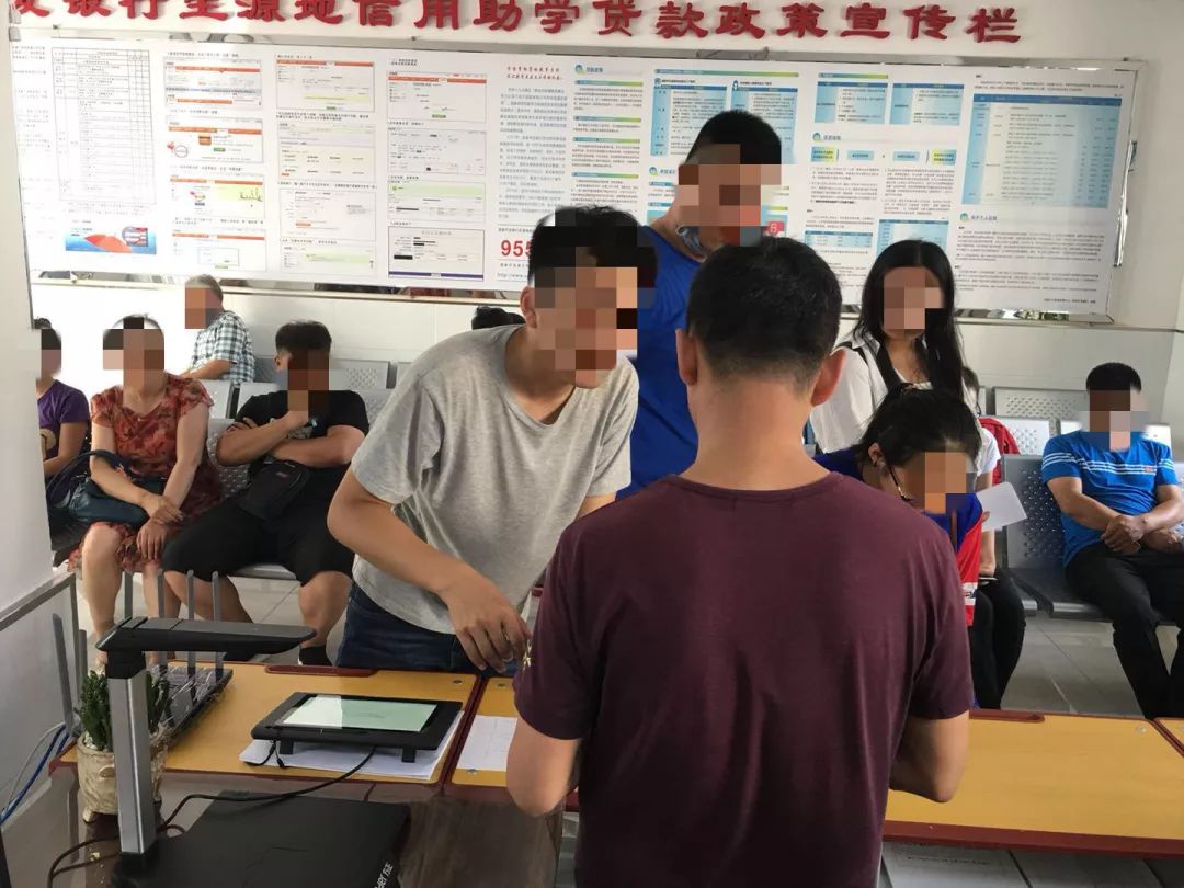 贫困户高学生贷款要什么手续,贫困学生贷款怎么办理