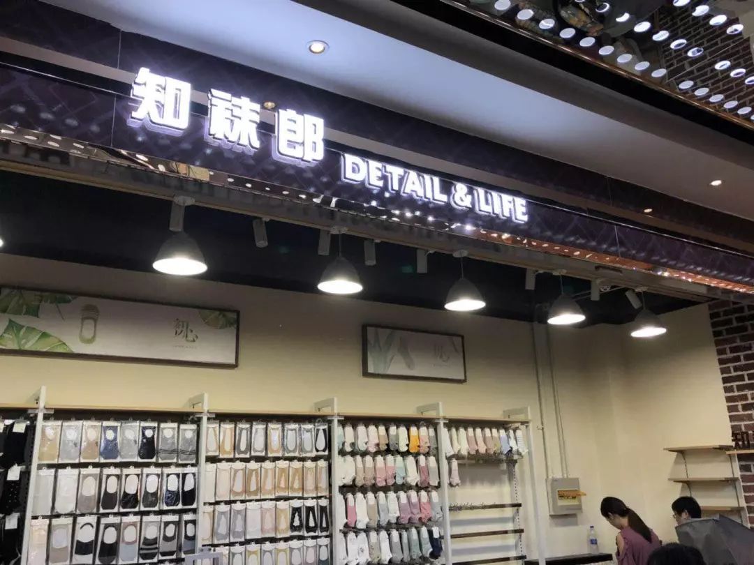网红街打卡美女,网红街美女如云
