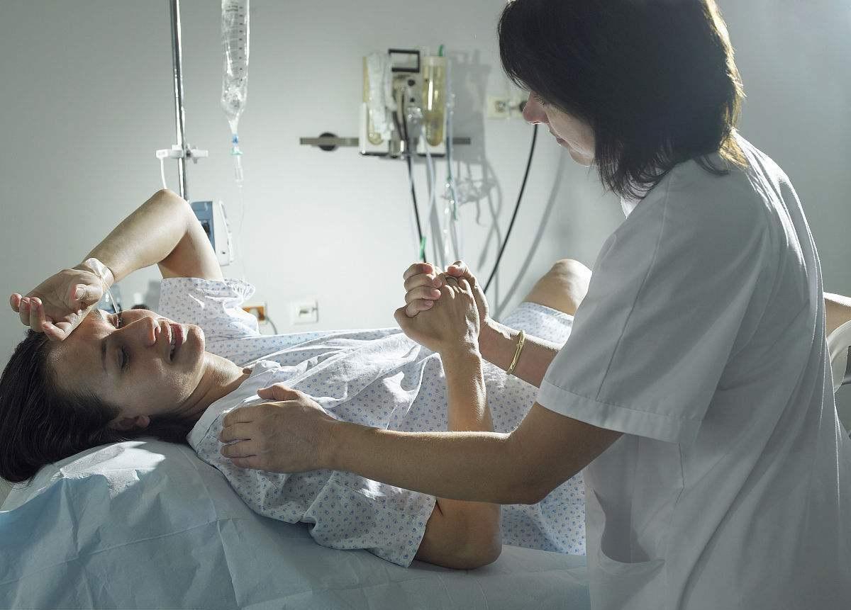 顺产侧切和剖腹产哪个更可怕,顺产侧切撕裂对夫妻有影响吗