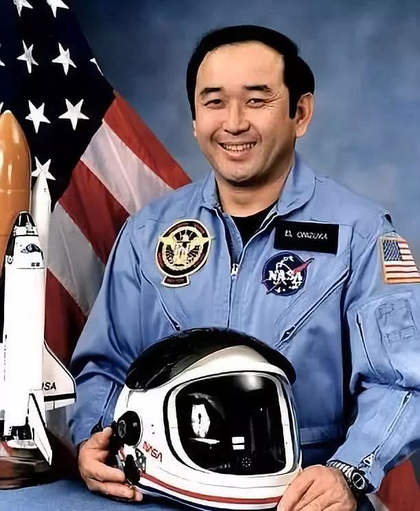 太空之殇：这颗飞到外太空的足球，背后站着7名航天英雄魂