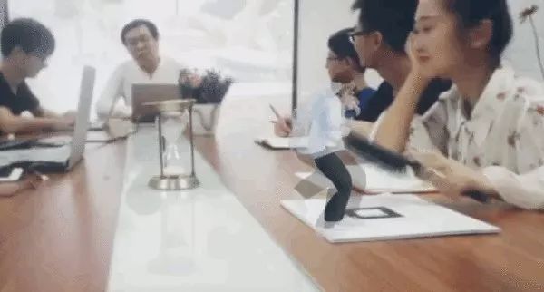 萌系少女带你领略文化科技融合馆的魅力