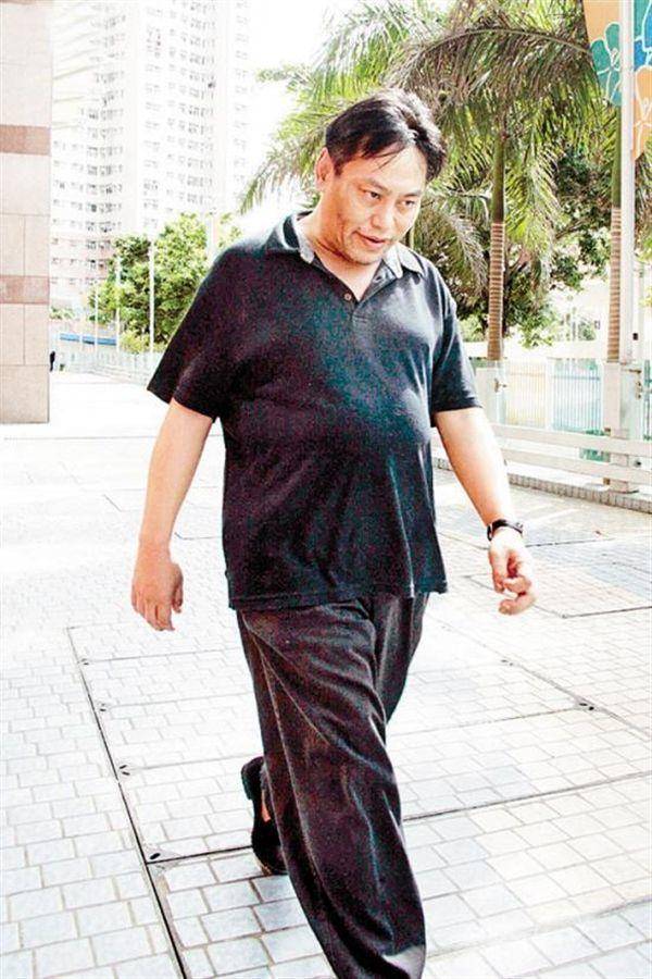 14岁辍学27岁身家过10亿的神童，玩转港圈美人，47岁破产猝死