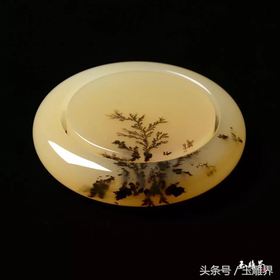 杂质被玉雕师用活，作品活了