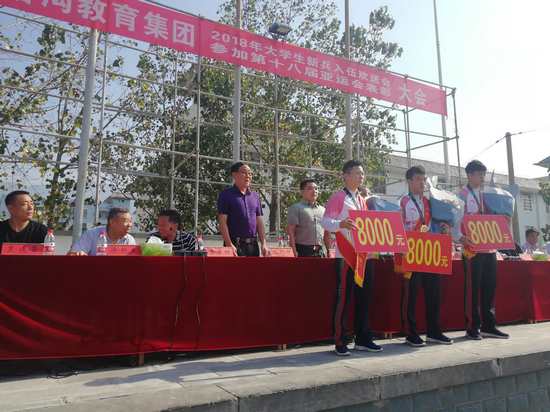 塔沟武校万人表演震动国外,少林嵩山塔沟武校万人表演