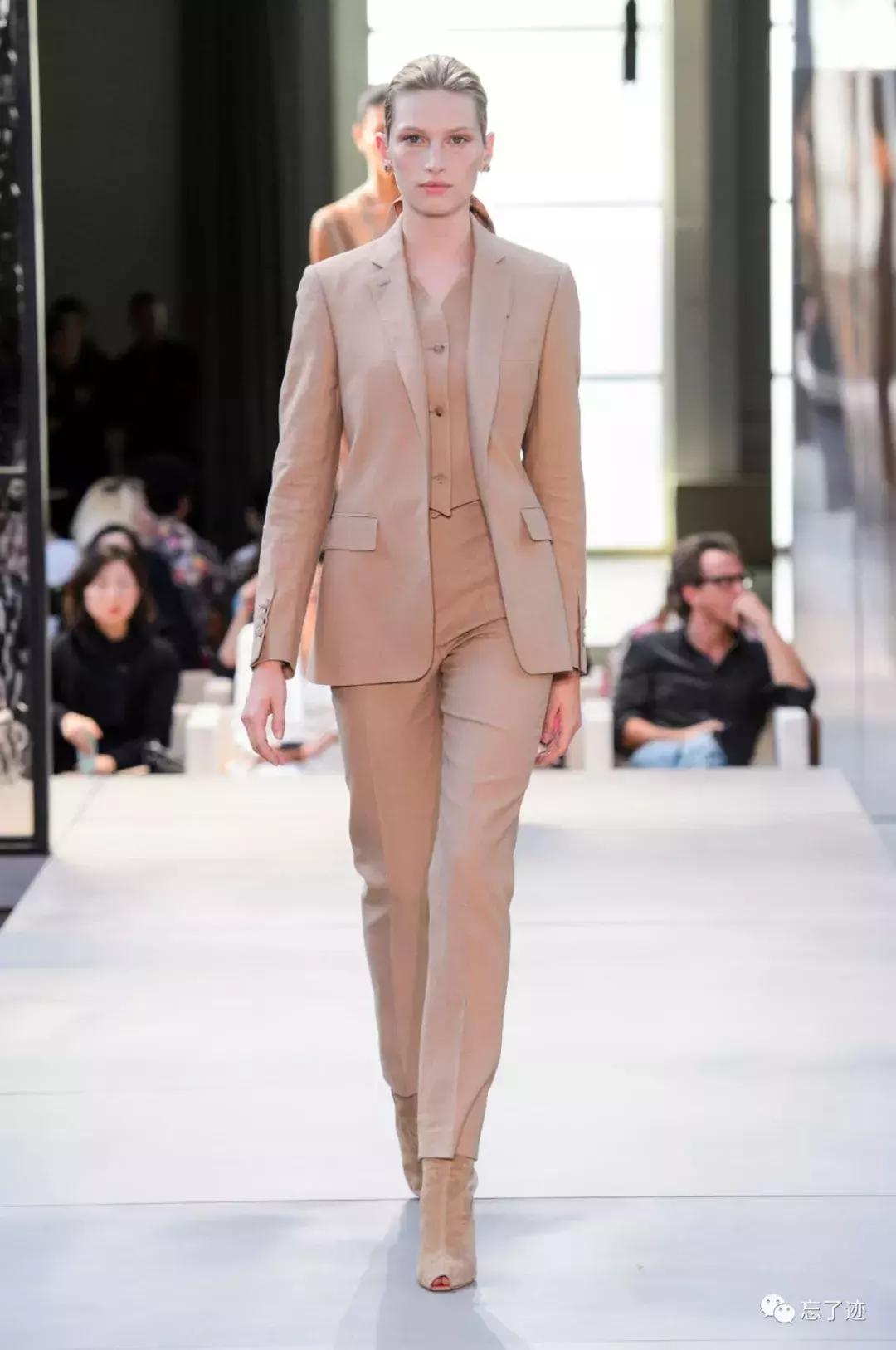 2019年burberry时装周,burberry春夏大秀背面