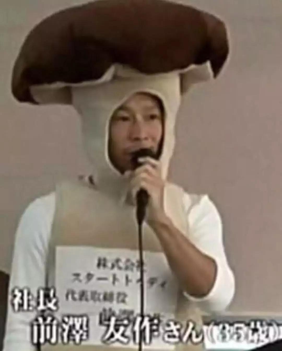 土豪界的泥石流，他花17亿成世界首位坐私人火箭环游月球的人……