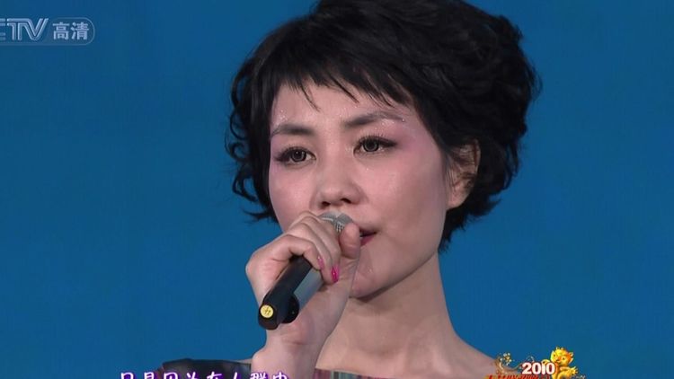 女歌手钟情音乐诗人演唱李健创作歌曲越唱越红