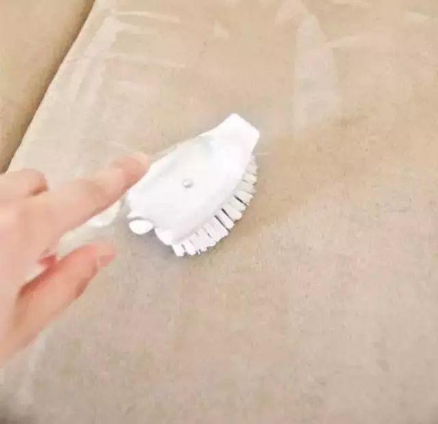 沙发脏了不能拆怎么洗,沙发脏了又不可以拆沙发套