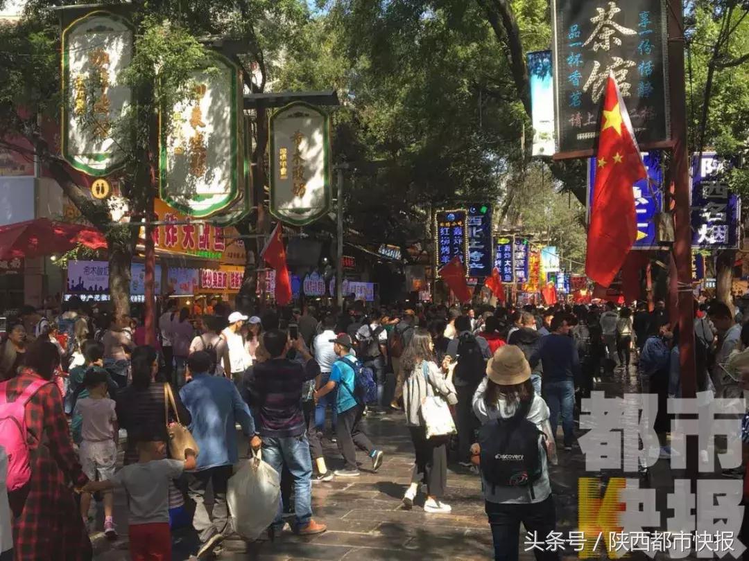 北客站卖光今日票，230万人挤地铁，车堵人多，但大家竟为这件事点赞