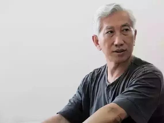 你喜欢室内设计师吗,做室内设计师一个月工资大概多少