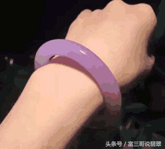 翡翠手镯圈口大点好还是小点好,翡翠手镯要买多大圈口合适