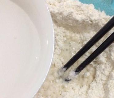 不用老面和酵母怎么做碱面馒头,做老面馒头的时候面要加酵母吗