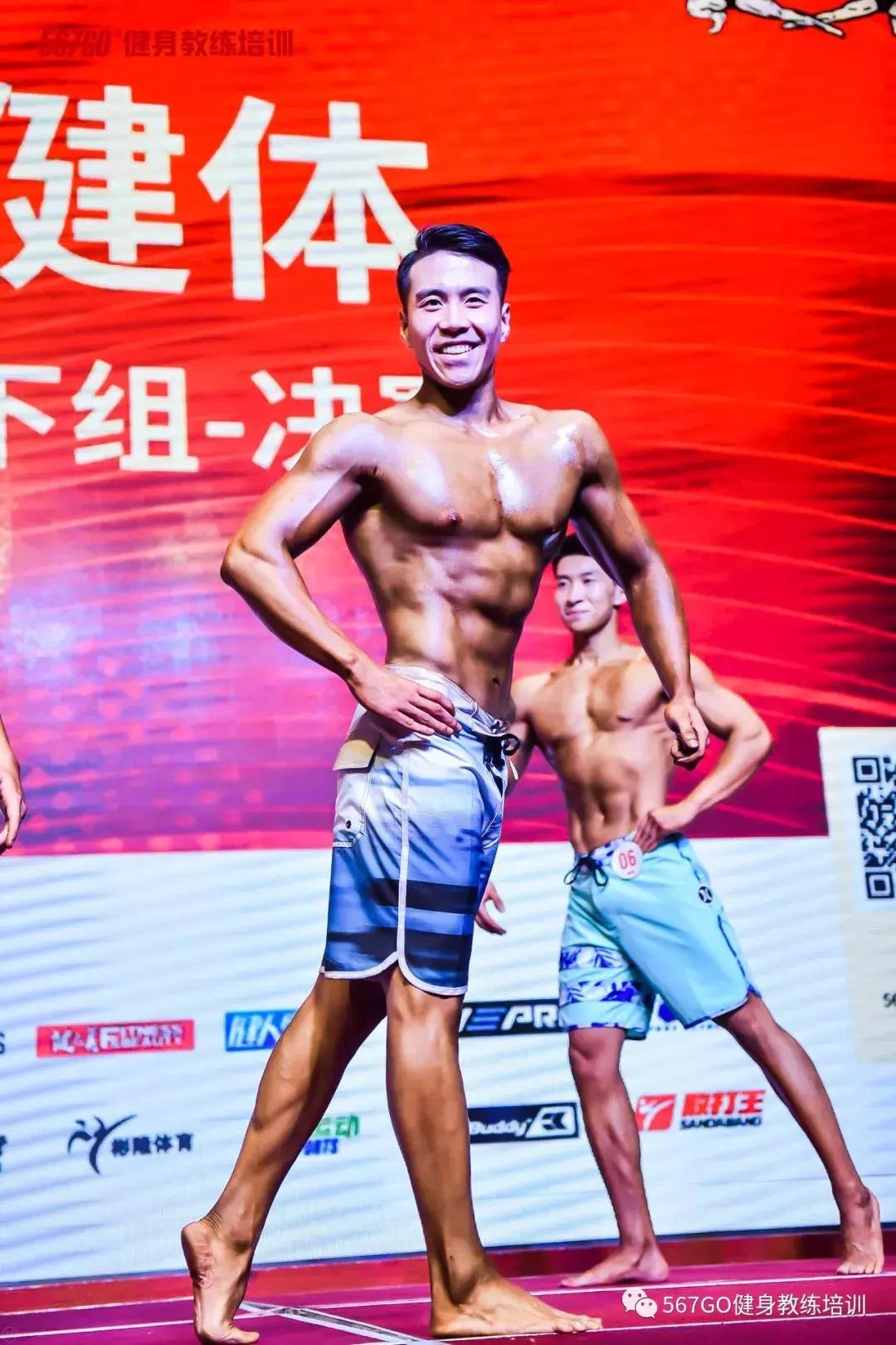 一不谨慎把校庆做成了健身交流大会！哈哈，有多热闹？戳这里
