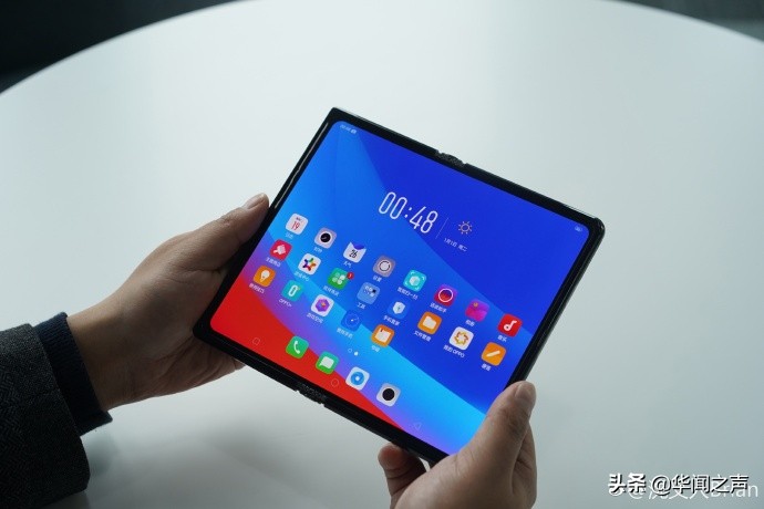 华为奢侈折叠手机撞机OPPO，副总裁沈义人爆料小米旗舰用公模