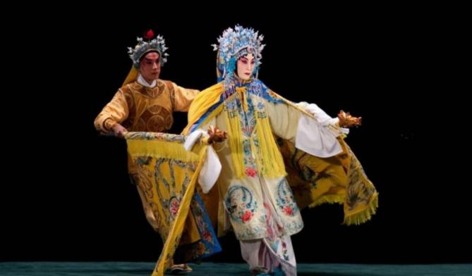 张火丁京剧女前辈,京剧花旦张火丁个人简介