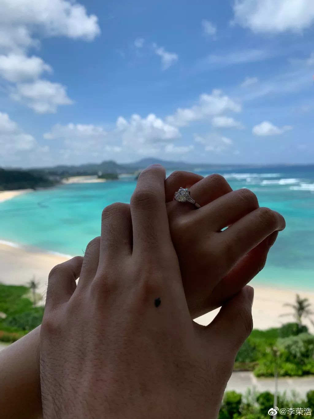 李荣浩为杨丞琳公开庆生,李荣浩杨丞琳求婚后首次合体同框