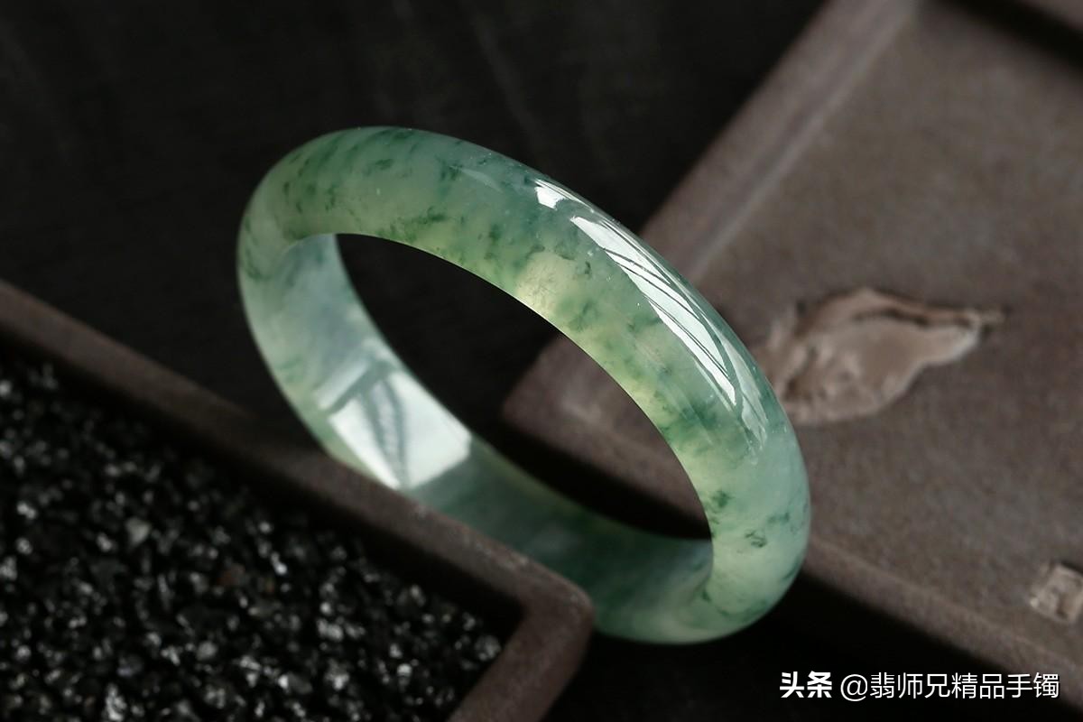 油青种翡翠假的用什么做,油青种翡翠和蓝水翡翠的区分