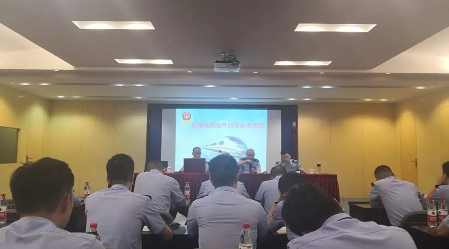 【上铁】检察官变身“女民警”——上海站派出所的体验之旅