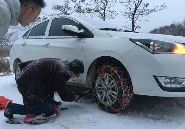 雪天必备汽车防滑链,雪天开车防滑链