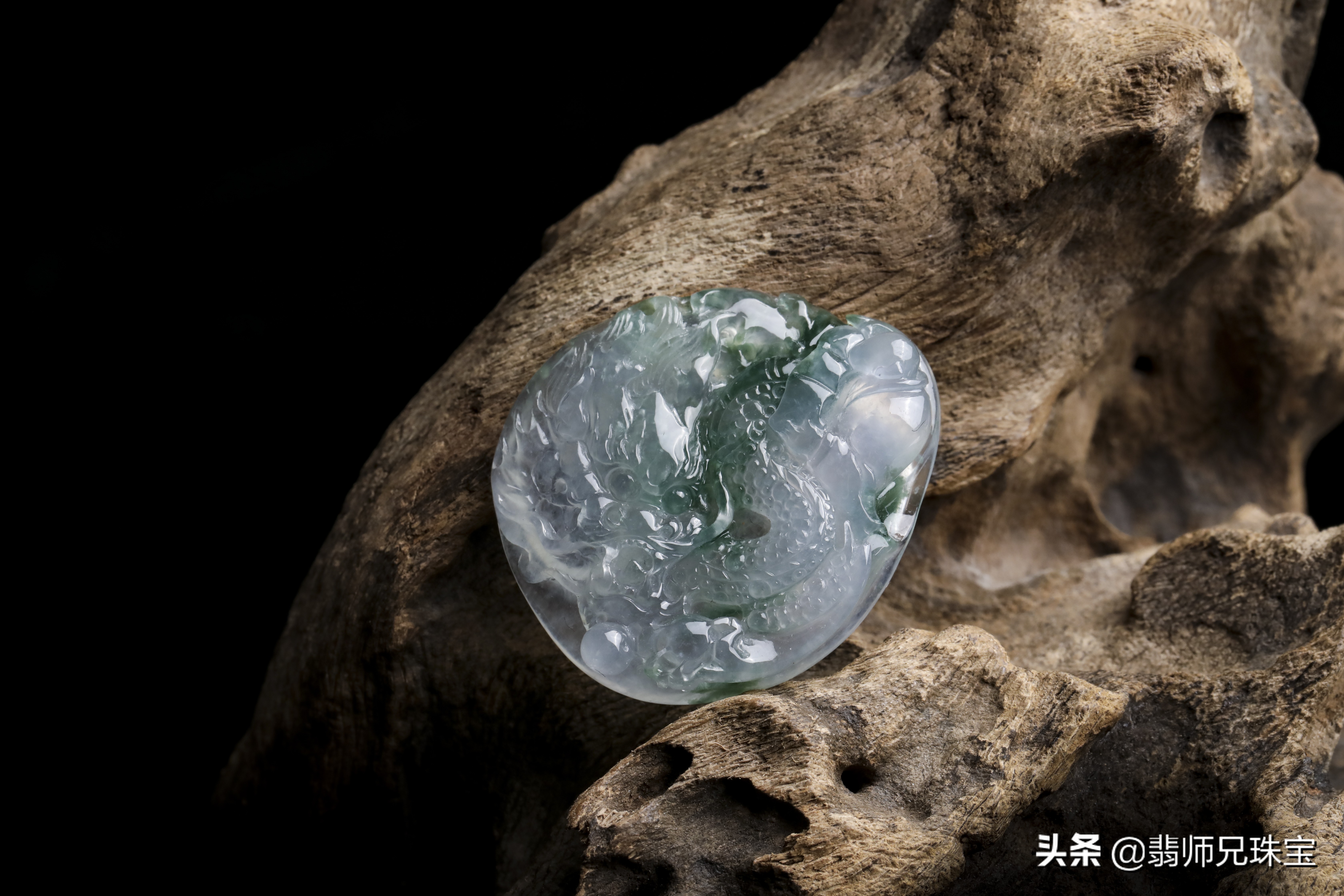 钠长石玉与翡翠的区分,独龙玉和翡翠有什么区分