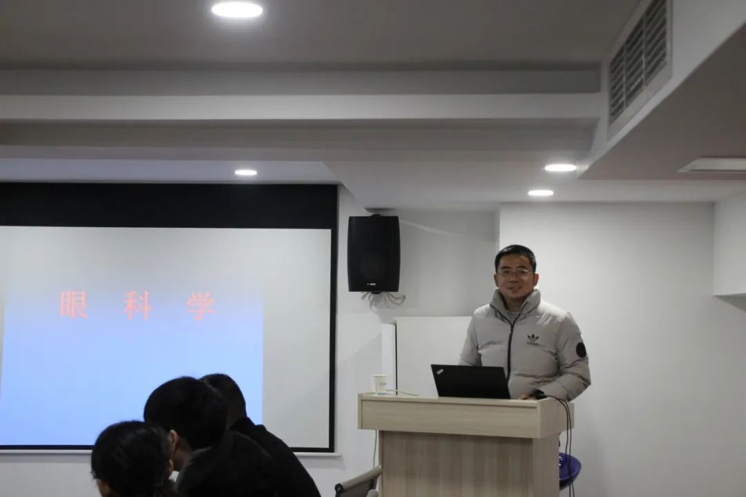 课堂教学+实训验配；欧几里德角膜塑形镜研修初级班顺利结业
