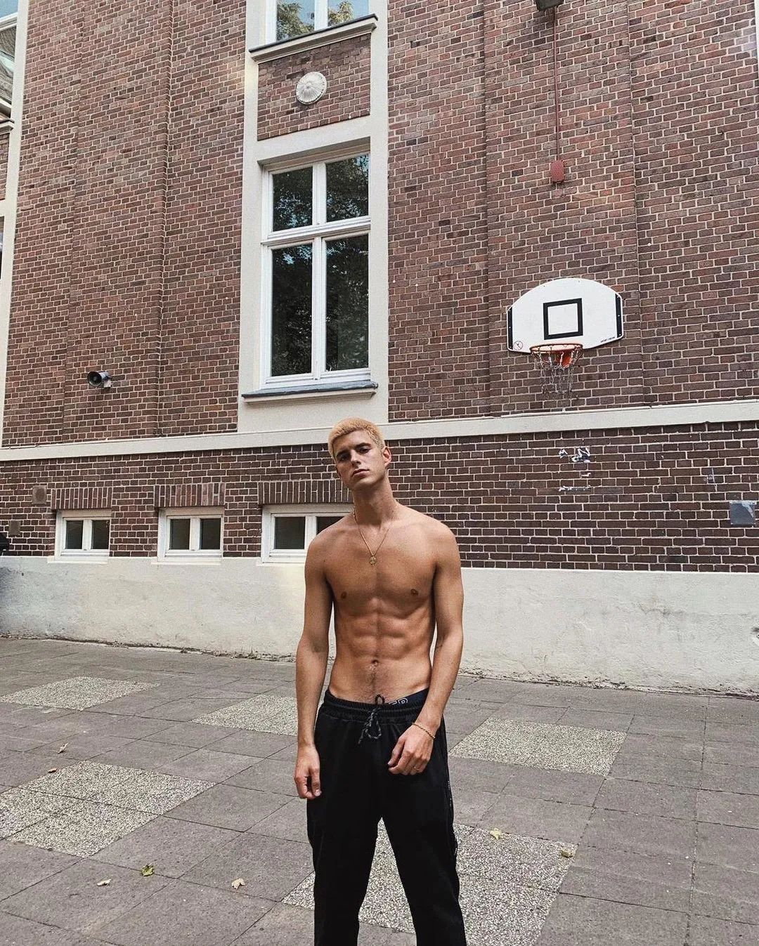 西班牙男生身高,西班牙男身高