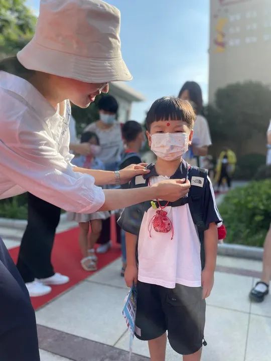 太暖心！新学期教室里这块特殊的黑板，羡慕了多少人