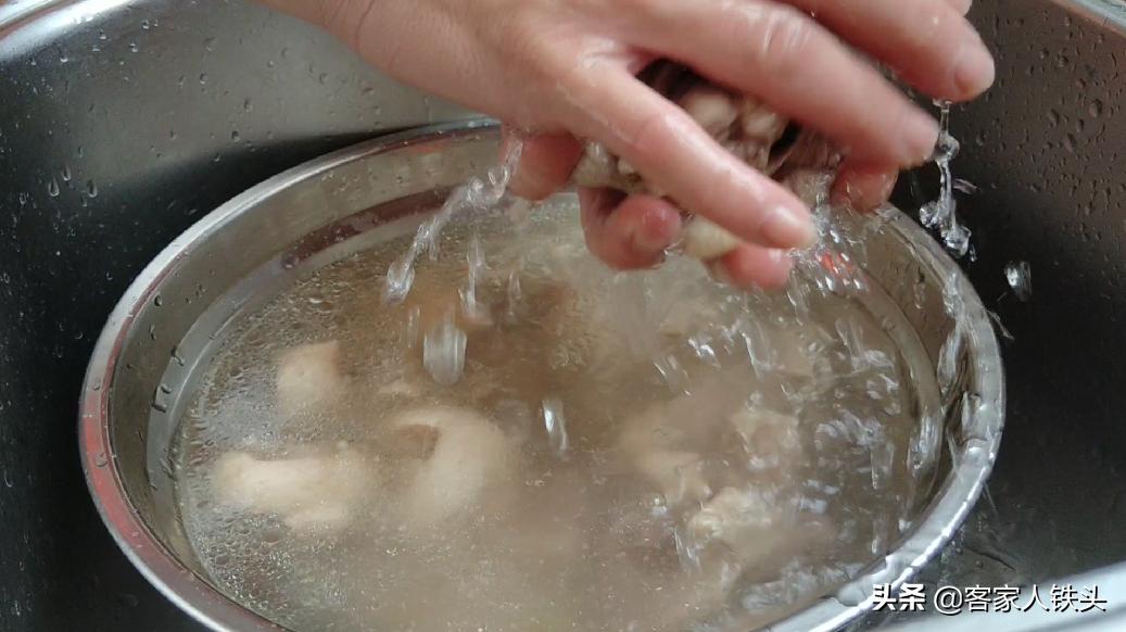 鸭肉这么做太好吃了，美味无腥味，做法还简单，上桌一会光盘
