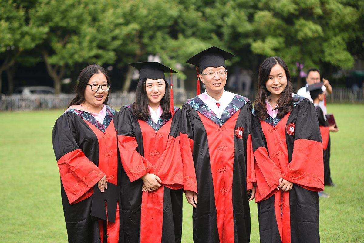 985东南大学研究生，30岁，月薪4600元，是什么水平？