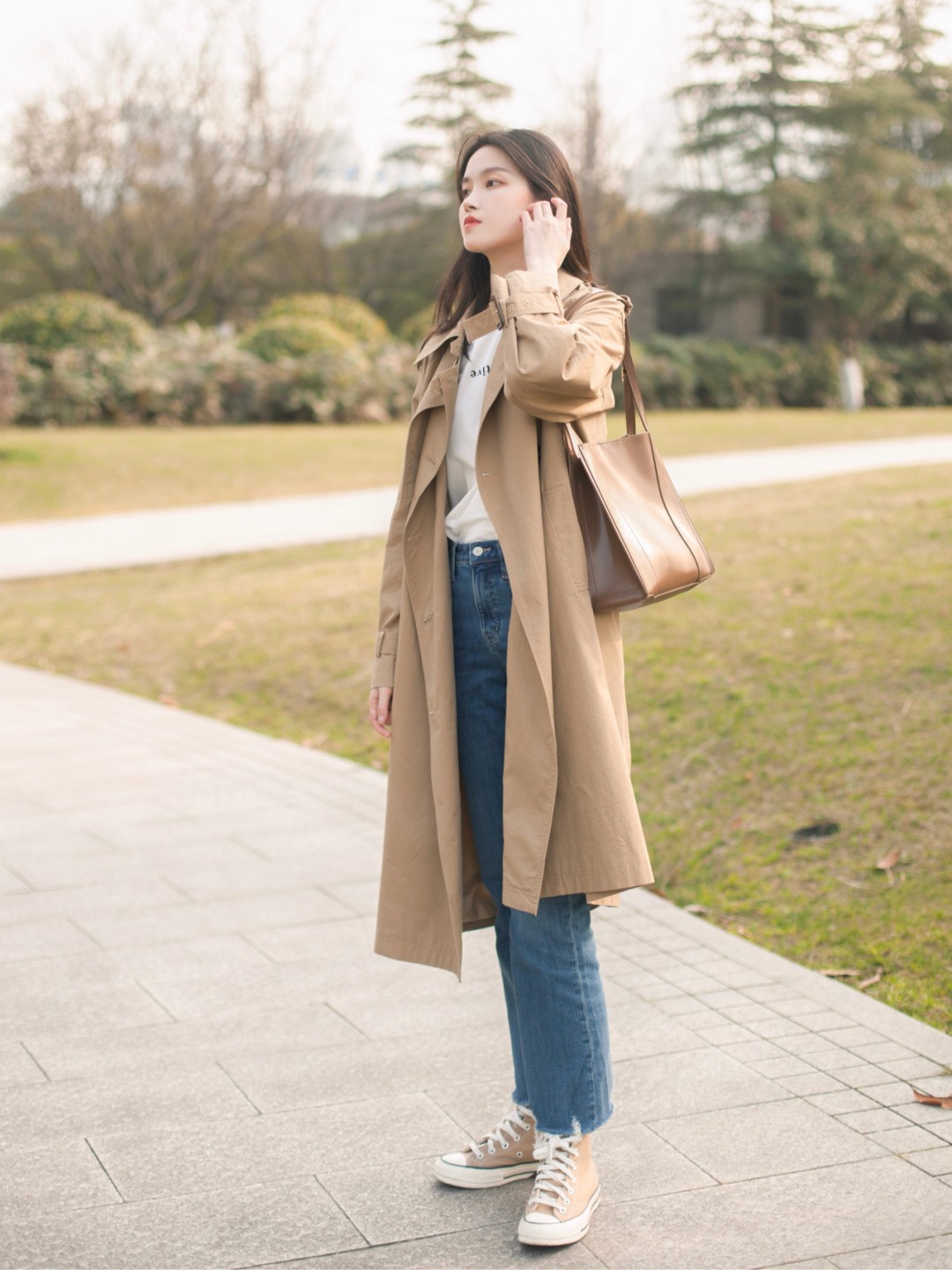 白色帆布鞋怎么搭配适合秋天,秋天帆布鞋匡威