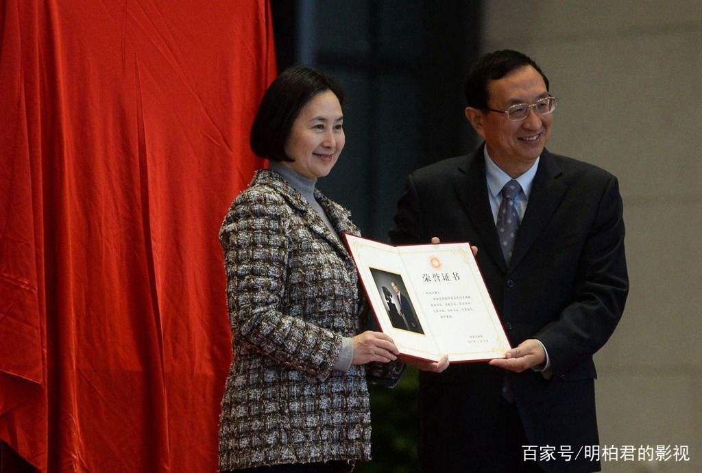 赌后何超琼年轻照片,赌后女皇何超琼