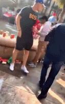 利物浦球迷被打,利物浦球迷被围殴