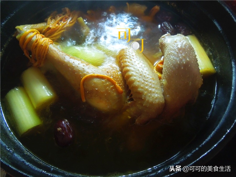 简单的炖鸡汤怎么炖才好喝,用什么炖鸡汤好吃又营养家庭版