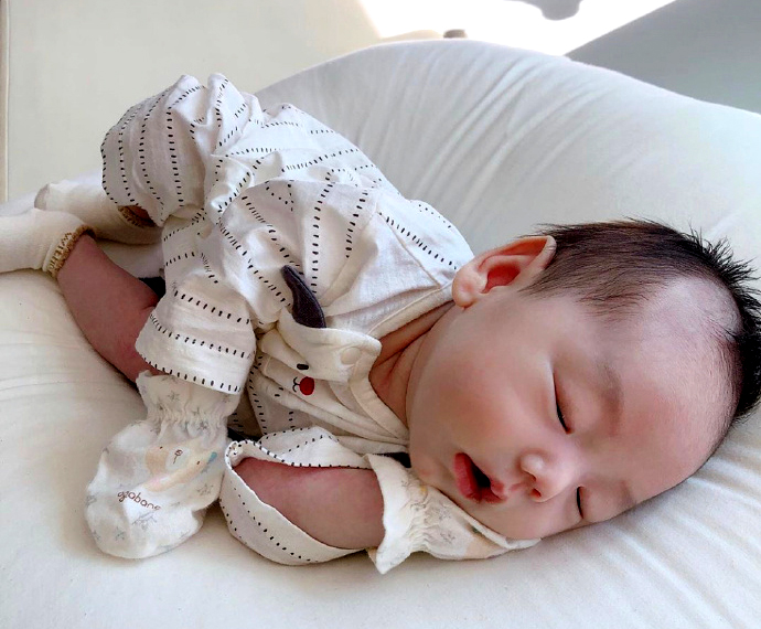 2月龄宝宝喂养护理全指南,2月宝宝打疫苗妈妈需求注意什么