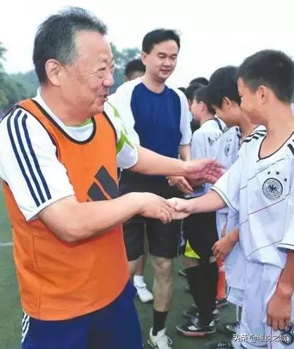 他是中国足球的第一人,他是中国历史上最牛逼的足球教练