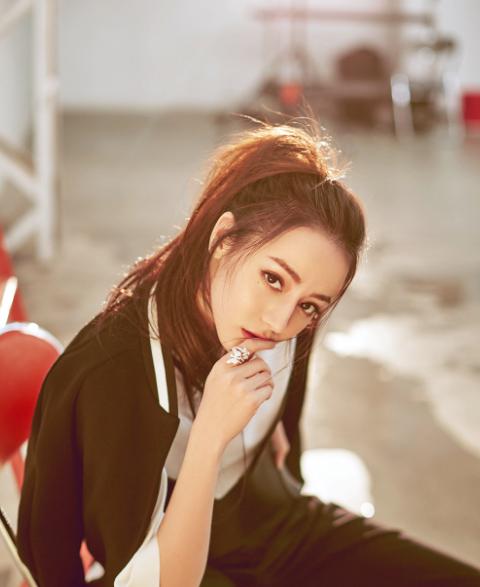 有这四种眼型的女生颜值肯定不低,桃花眼的女人眼型