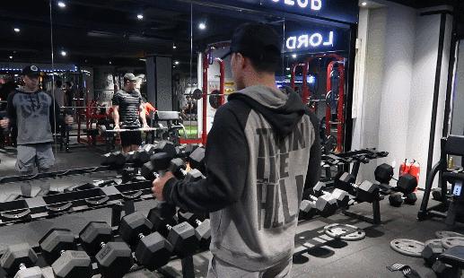 7个专门针对肩部训练的健身动作,最有效的肩部锻炼