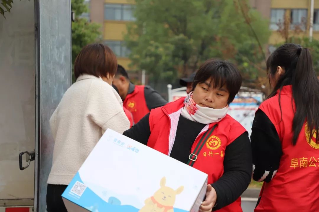 这个冬天我不冷,这个冬天我不冷展板