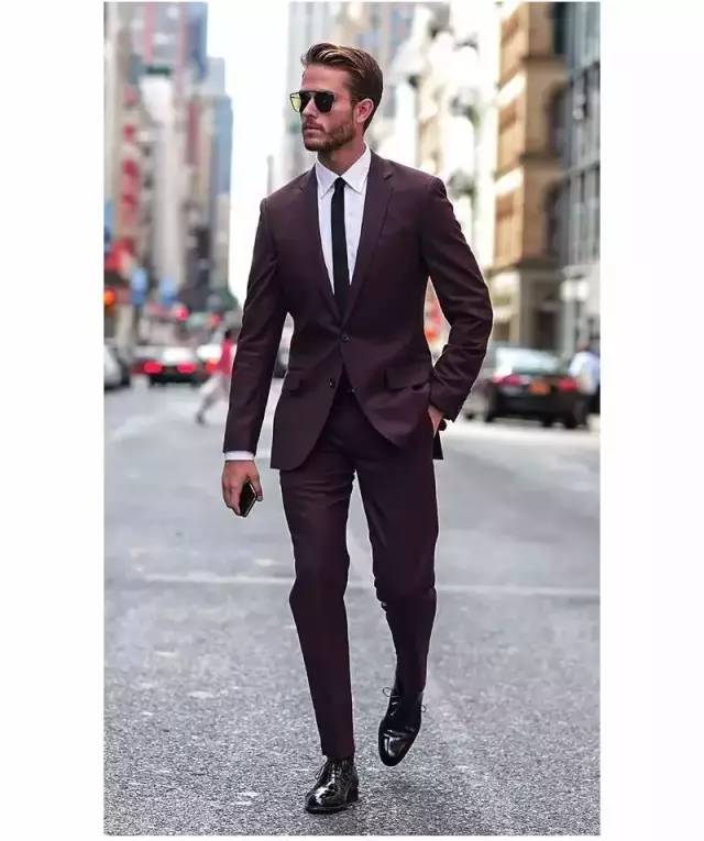 男人都需求一身合适的西装，怎样定制西装才能更加合身？