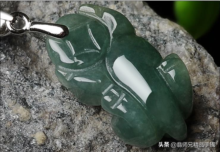 油青种翡翠假的用什么做,油青种翡翠和蓝水翡翠的区分